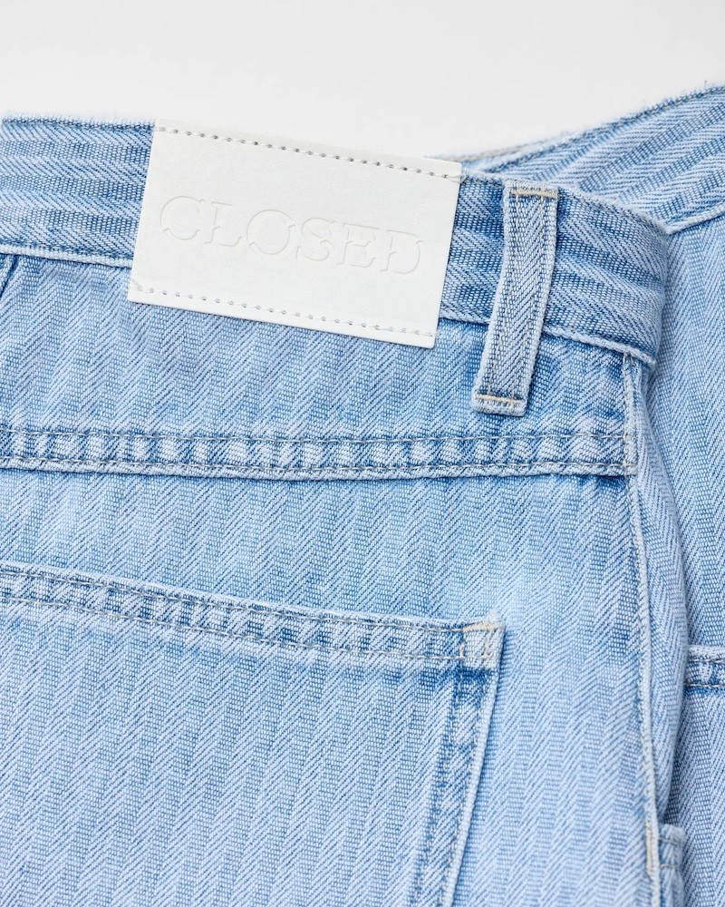 Close up af Closed Stover X Denim Skirt Light Blue
