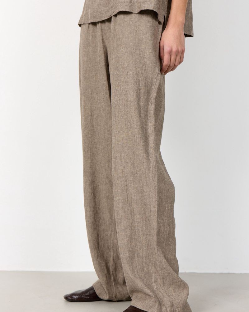 Model billede af Leveté Room Naja 7 Pants Brown Melange