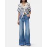 Closed Polo Cardigan Stone Blue Stripe stylet med Closed Glow Up Wide Leg Jeans