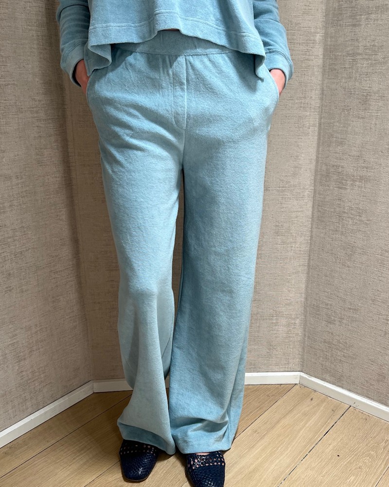 Model billede af Majestic Filatures Pants Frotté Aqua Bleu