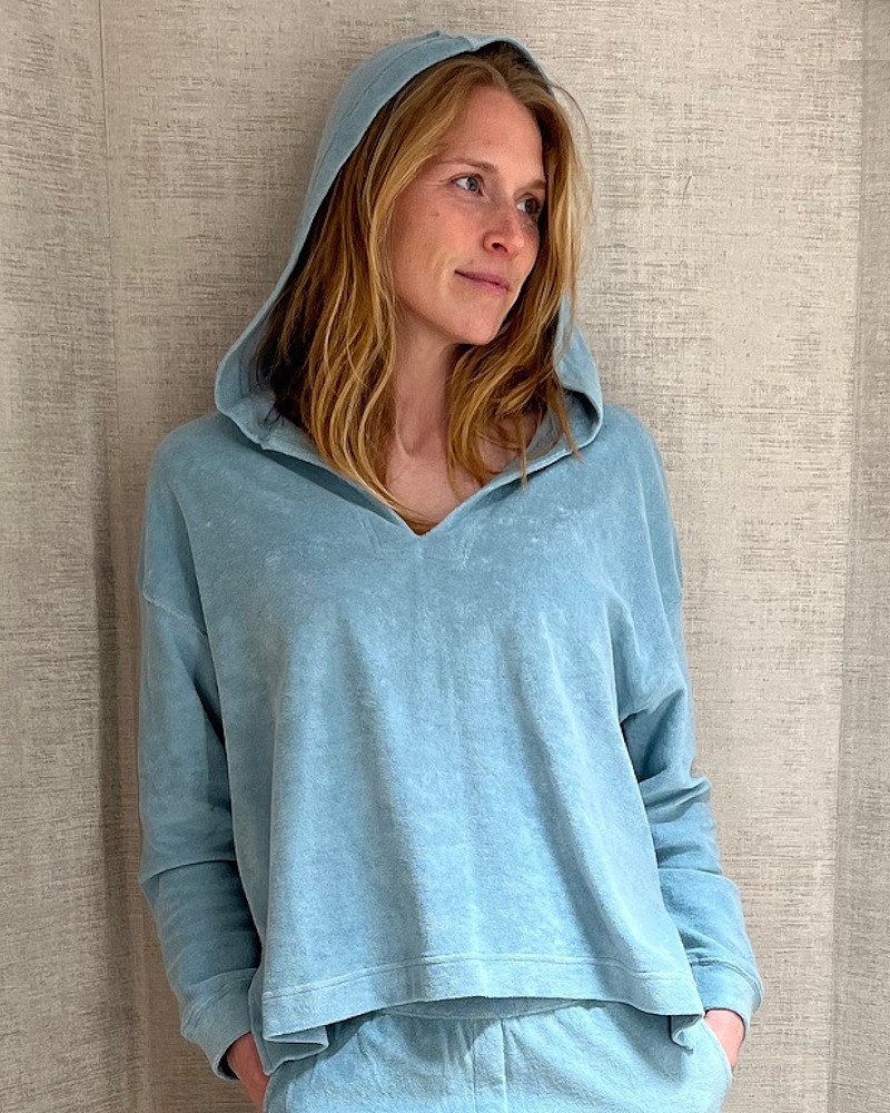 Model billede af Majestic Filatures Sweat Frotté Hoodie Aqua Bleu