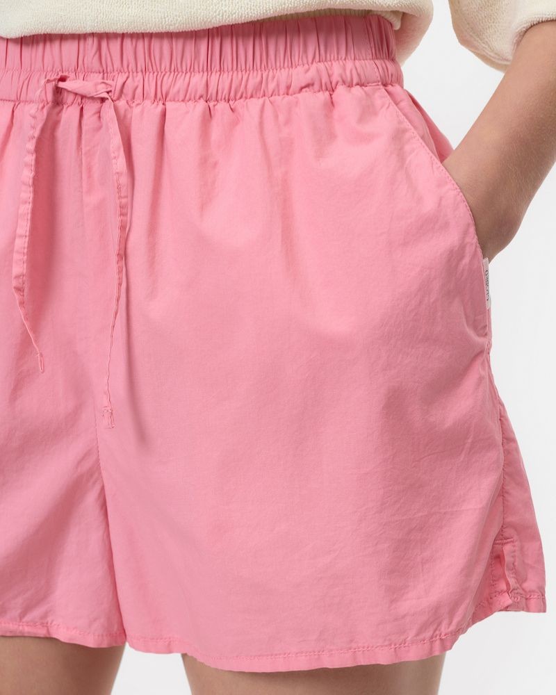 Close up af Closed Shorts Peony Pink C92280-854