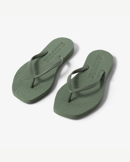 Sleepers Tapered Flip Flop Green par på neutral baggrund