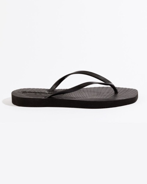 Pack shot af Sleepers Tapered Flip Flop Black på neutral baggrund