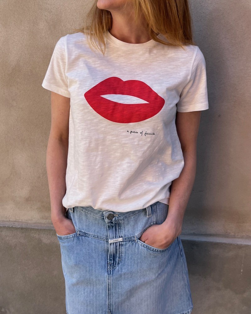 Apof Cil T-shirt One Kiss på model