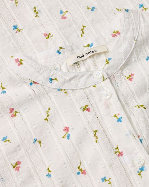 Close up af Nué Notes Florian Shirt Blooming Tapestry