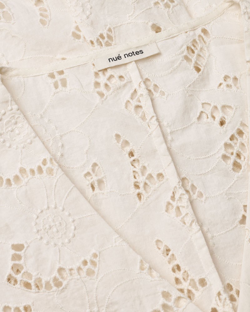 Close up af Nué Notes Sestao Vest Egret