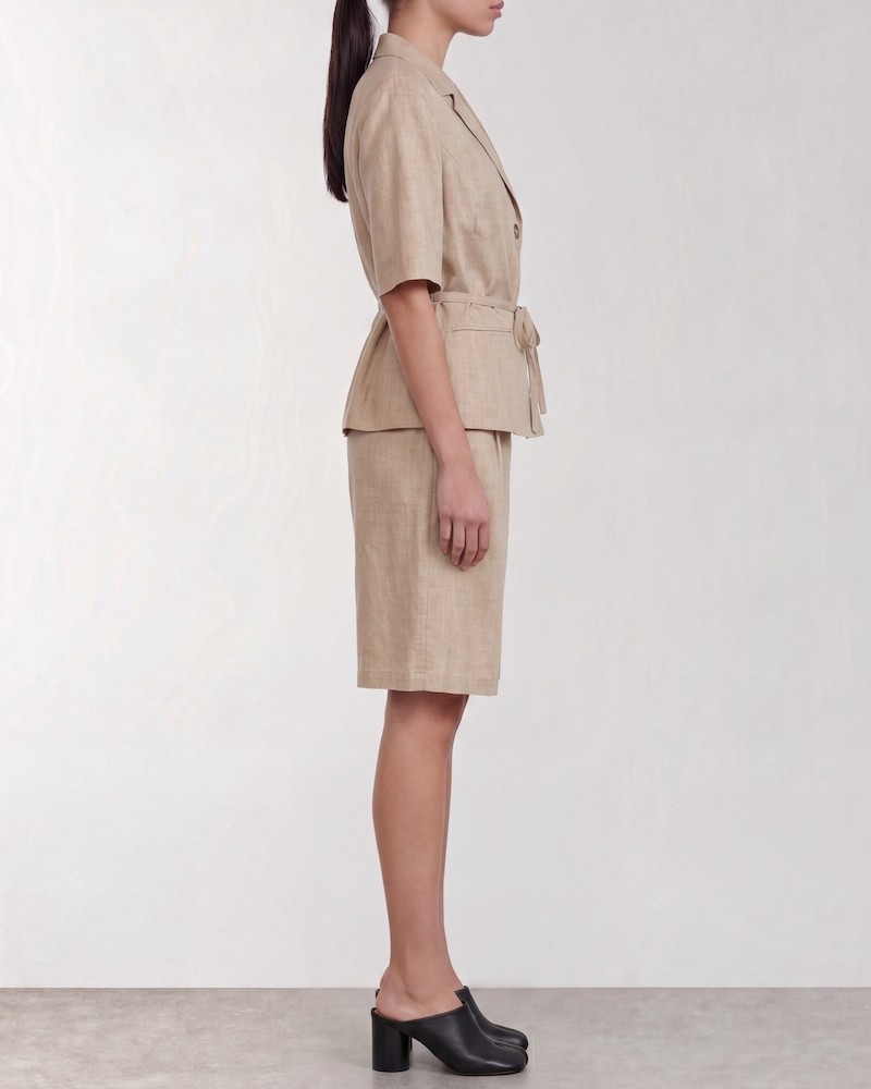 Leveté Room Riot 1 Shorts Beige Melange på model