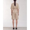 Model billede af Leveté Room Riot 1 Shorts og Riot 2 jakke Beige Melange bagfra